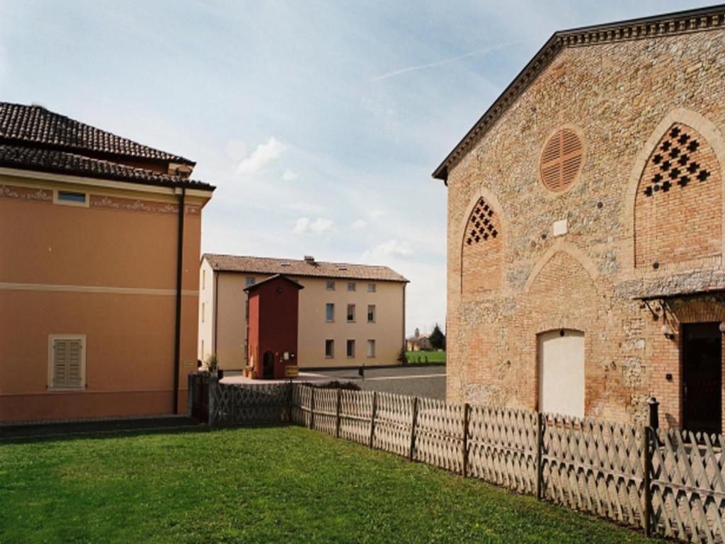 Villa Meli Lupi - Residenze Temporanee Parma Exterior photo