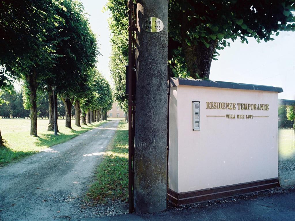 Villa Meli Lupi - Residenze Temporanee Parma Exterior photo