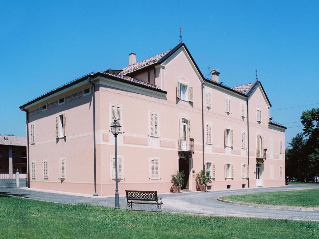 Villa Meli Lupi - Residenze Temporanee Parma Exterior photo