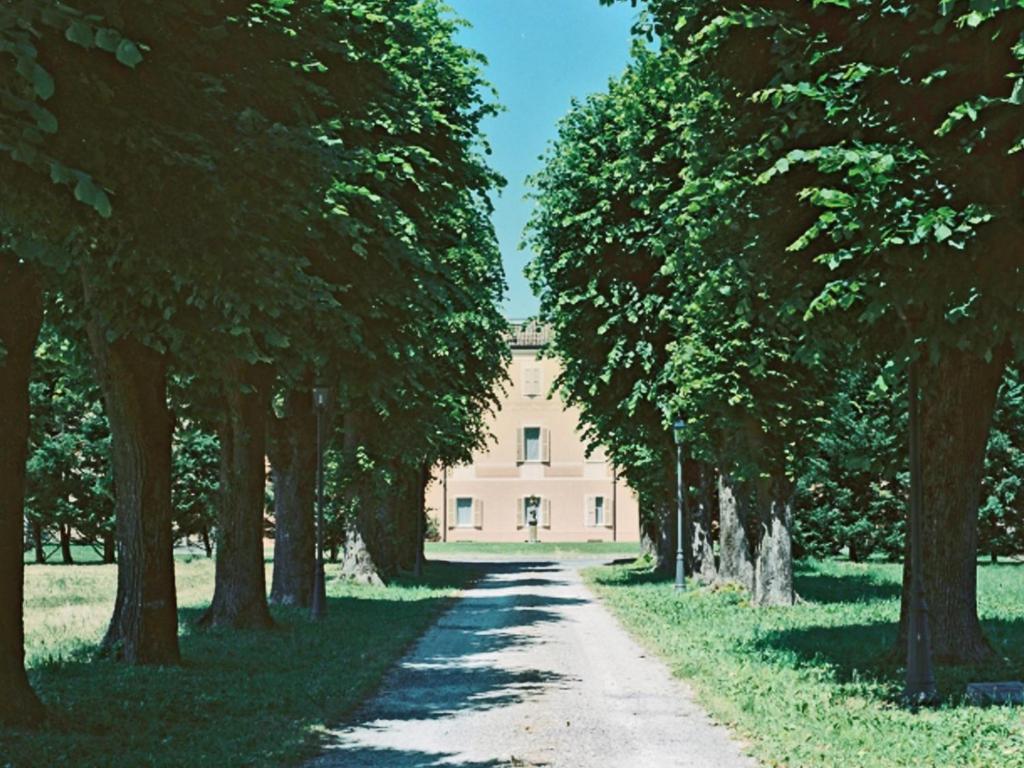 Villa Meli Lupi - Residenze Temporanee Parma Exterior photo